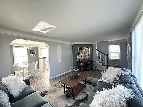 3rd image of 21040 Miller Ave