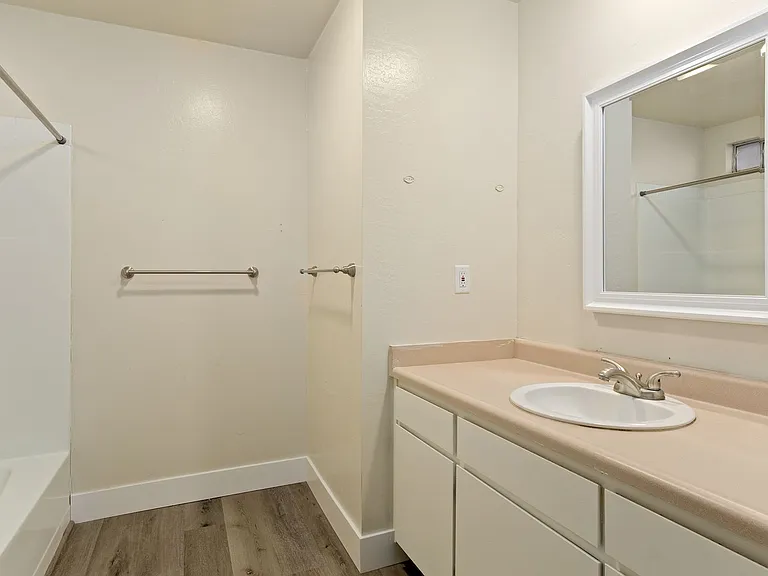 1119 W Sacramento Ave — Photo 12