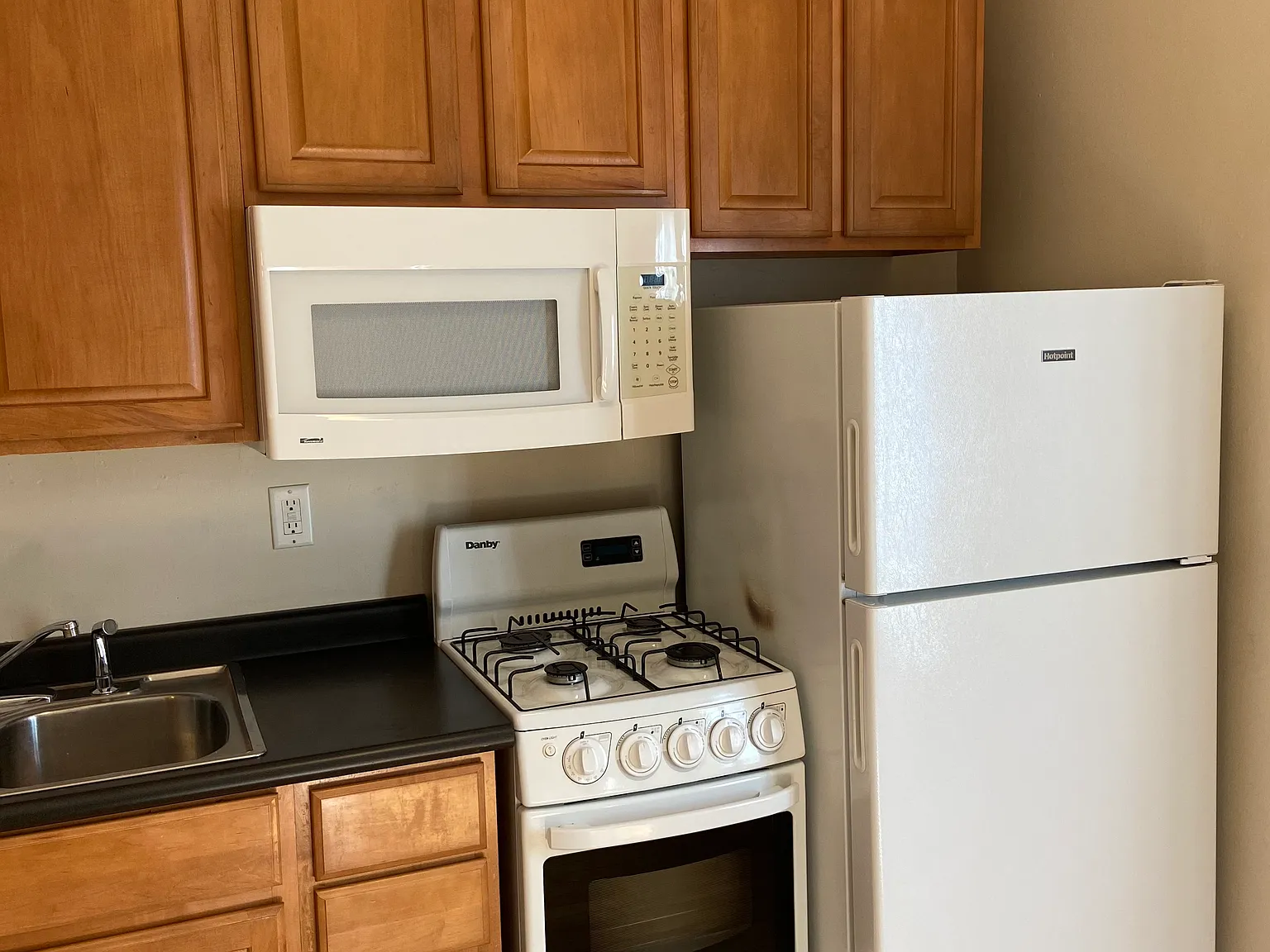 Studio, 600 sqft, $995 — Photo 4