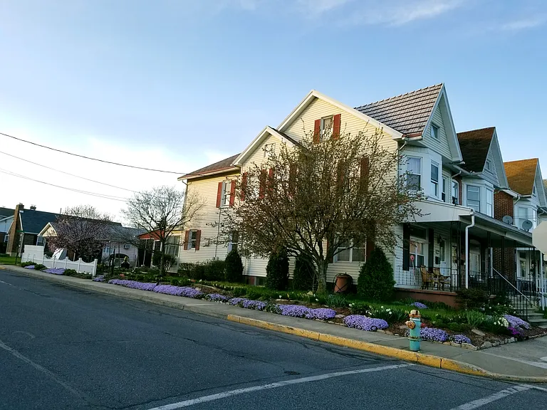 437 Elm St — Photo 4