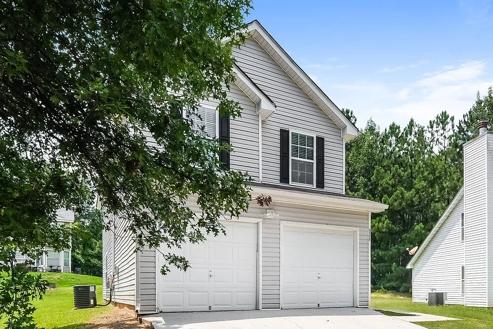 3 bed, 2.5 bath, 1600 sqft, $1,990 — Photo 4