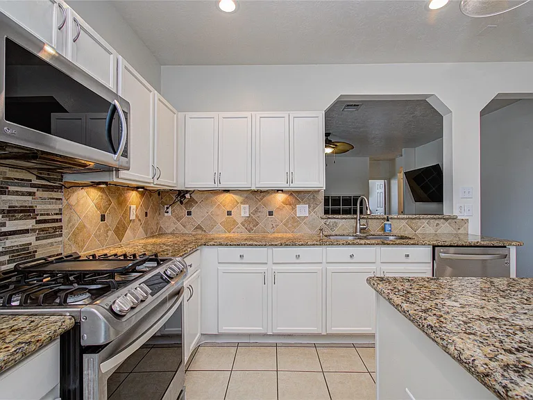 24135 Pinecreek Point — Photo 11
