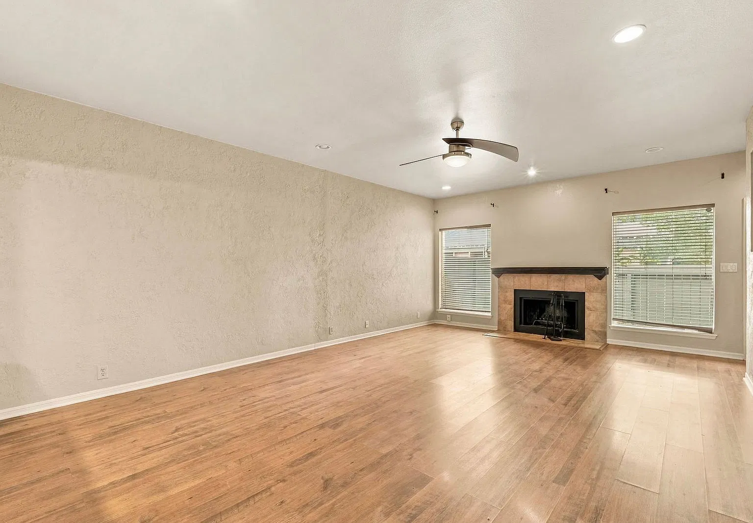 3 bed, 2.5 bath, 1840 sqft, $2,050 — Photo 4