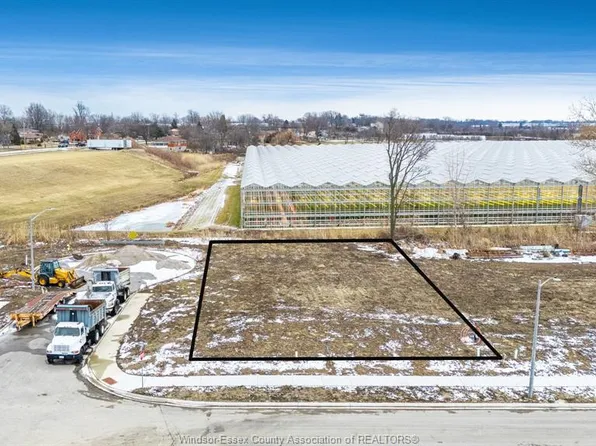 1876 Molise Blvd, Kingsville, ON N0P 2G0