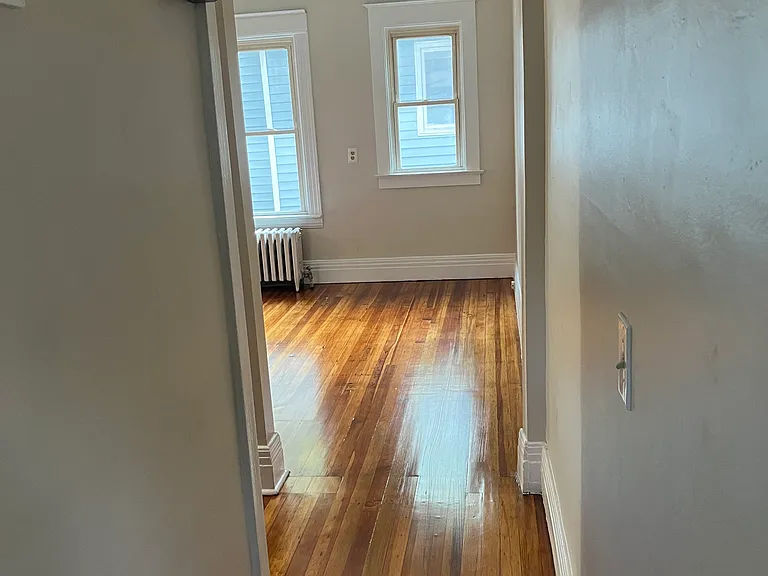 33-35 Oakland St — Photo 14