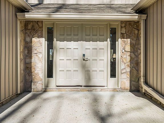 3rd image of 114 Carpenter Rd