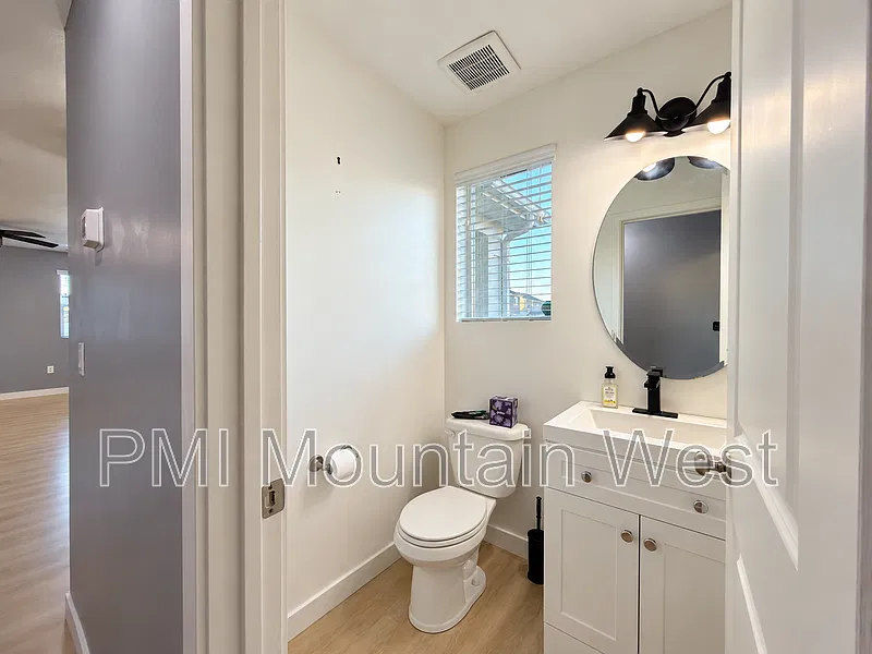 3 bed, 2.5 bath, 1885 sqft, $2,495 — Photo 3