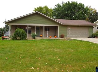 1010 Brown St, Hull, IA 51239