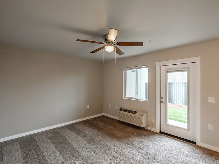 Evergreen Valley Apartments — Photo 40