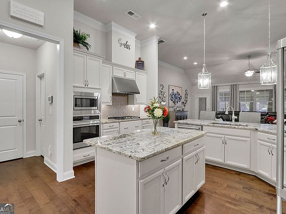 3rd image of 3848 Heirloom Loop Ct