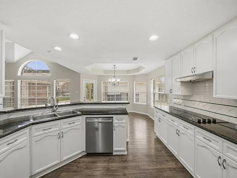 1735 Berkoff Dr — Photo 9