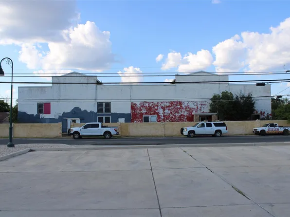 702 Pecan St, Junction, TX 76849