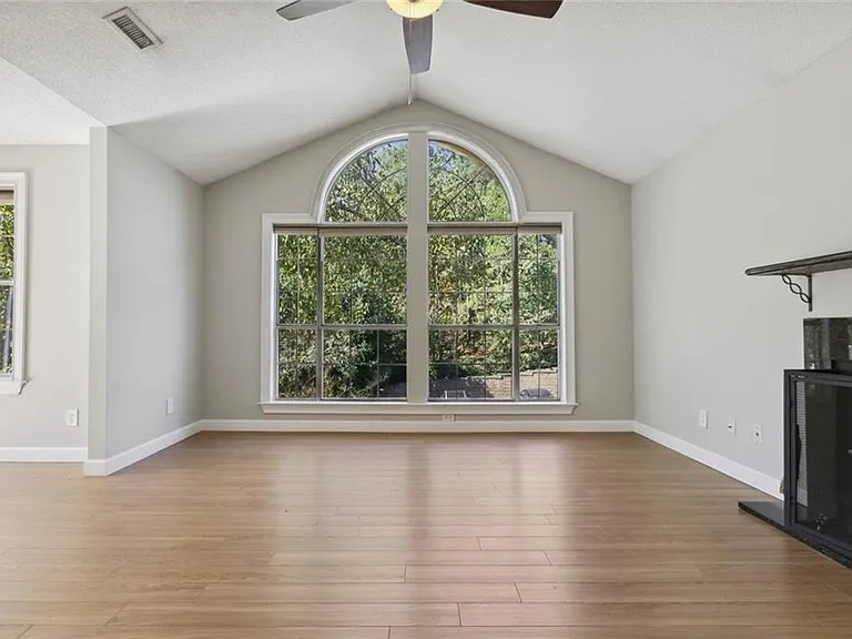 1007 Sandy Lane Dr — Photo 4