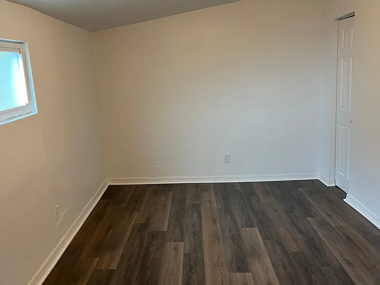 118 E Lime St — Photo 2