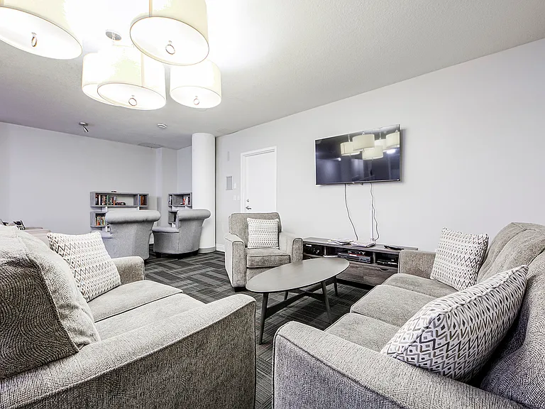 250 Lena Cres — Photo 9
