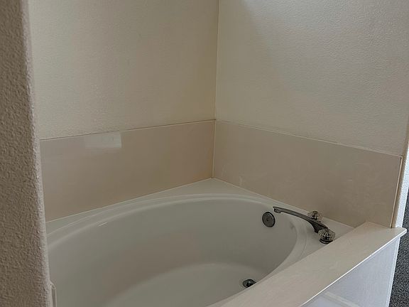 5th image of 753 Fairmont Dr