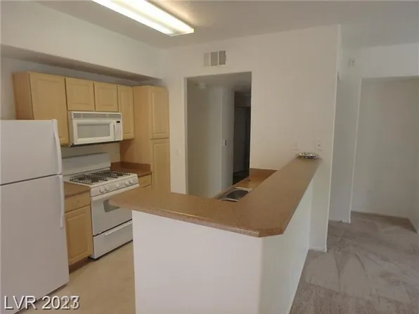 8250 N Grand Canyon Dr, Las Vegas, NV