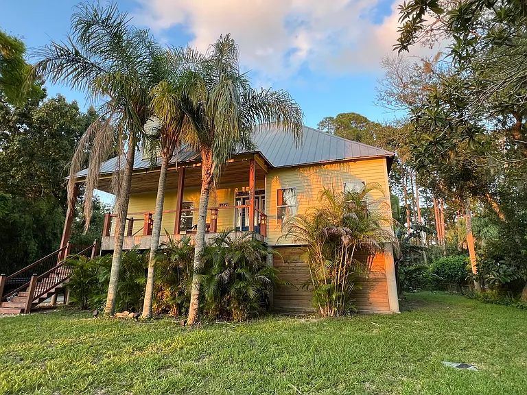 2515 Sunset Dr — Photo 2