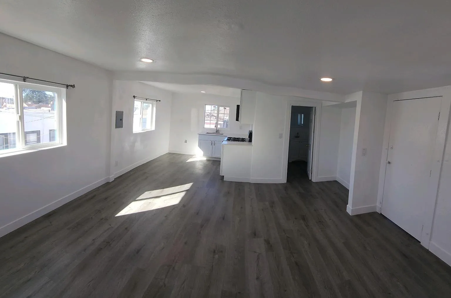 Studio, 550 sqft, $1,300 — Photo 3