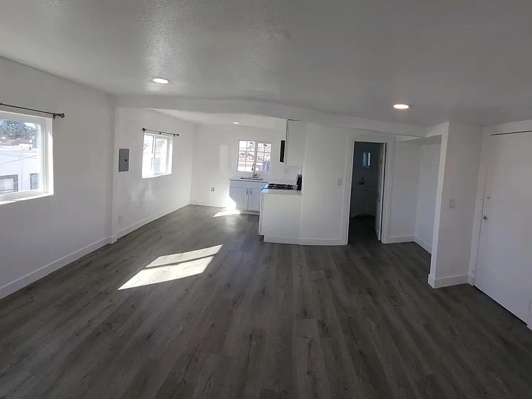 656 W 16th St #1/2 — Photo 3
