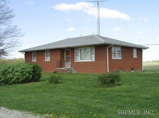 10266 E 17th Rd, Hillsboro, IL 62049