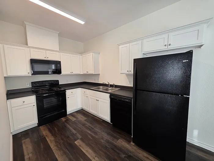 3 bed, 2.0 bath, $1,472 — Photo 4