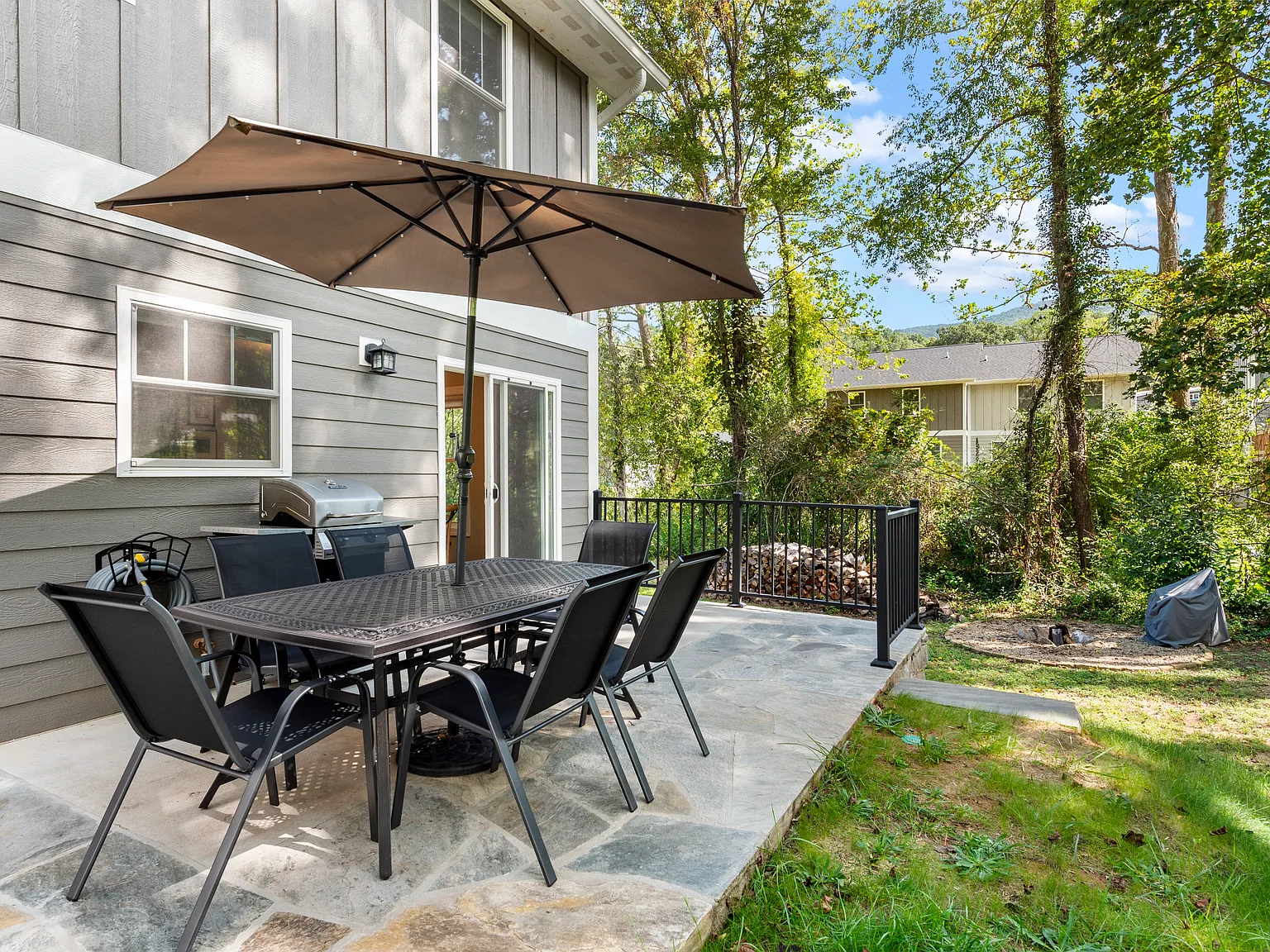 3 bed, 1800 sqft, $2,946 — Photo 2