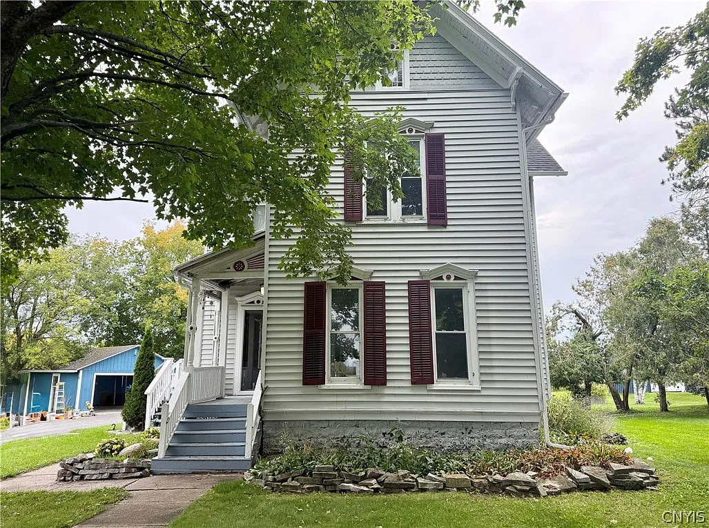 5 bed, 2.0 bath, 2236 sqft, $2,200 — Photo 1