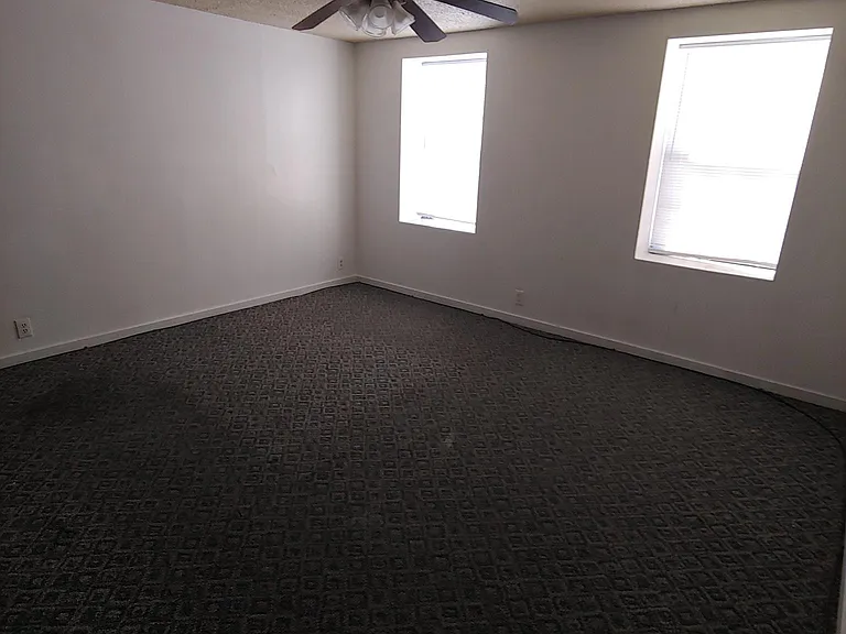 2132 John Ave — Photo 6