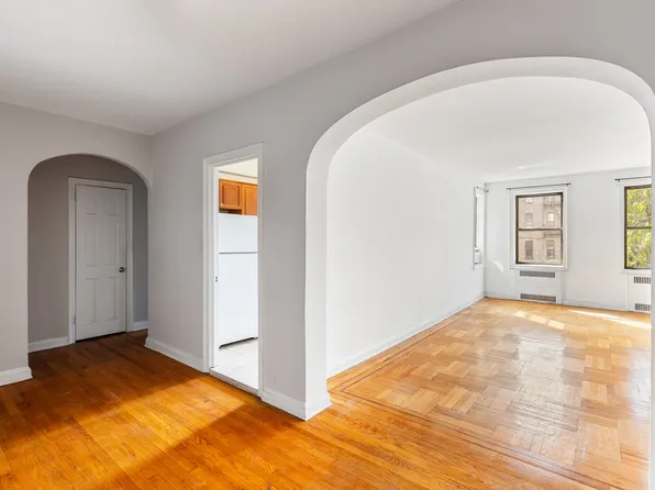 40 Clarkson Avenue image 2 of 11