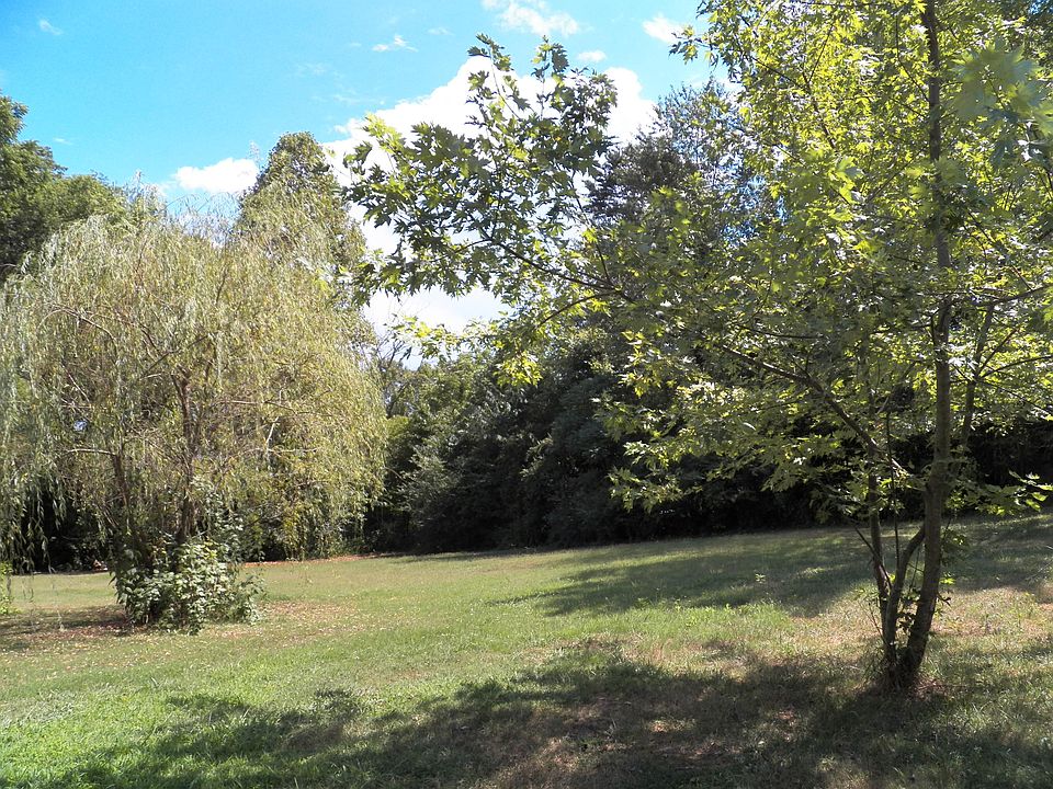 2nd image of Pinecrest Dr
