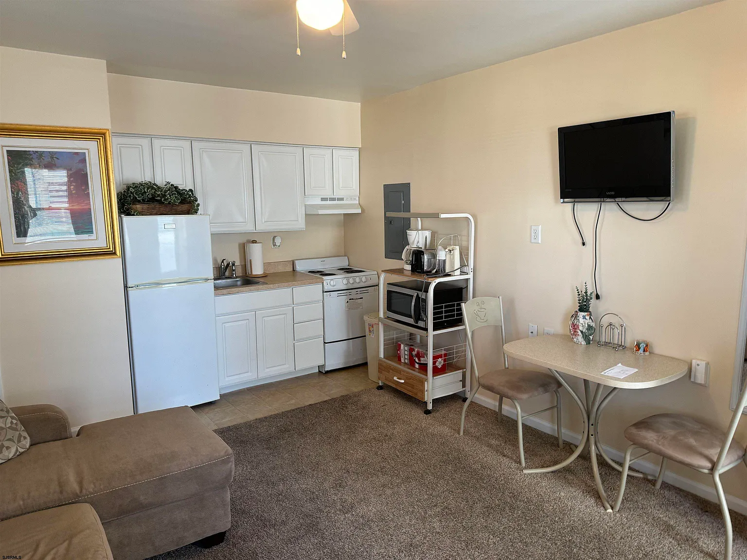 Studio, 1.0 bath, $1,300 — Photo 4