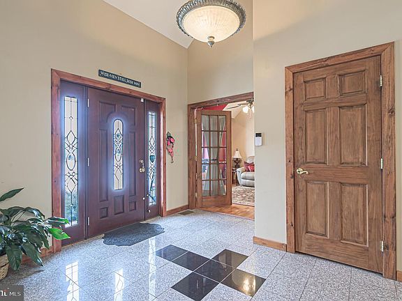 5th image of 892 Hogbin Rd