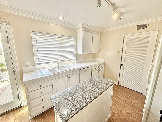 5035 Hampton Ct — Photo 9
