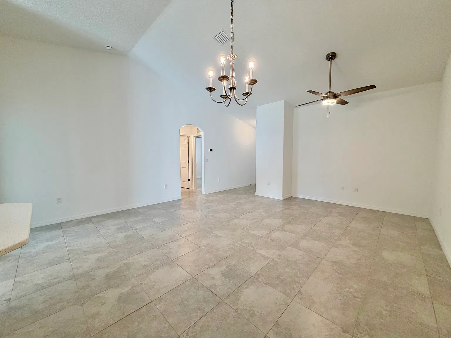 3 bed, 1211 sqft, $1,600 — Photo 4