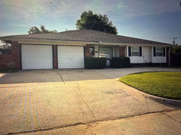 2204 Edgewood Dr, Moore, OK 73160