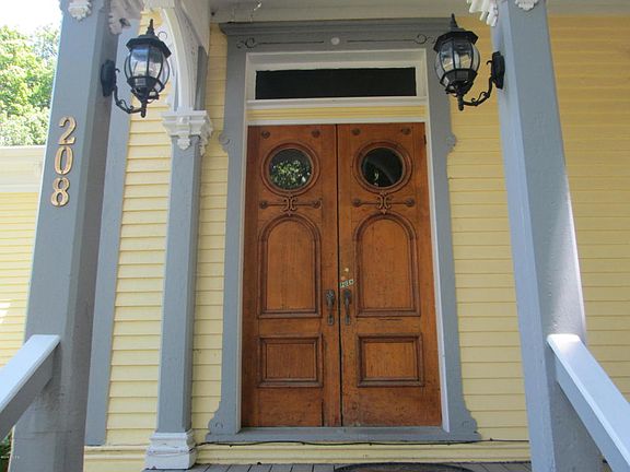 2nd image of 208 N Camburn St