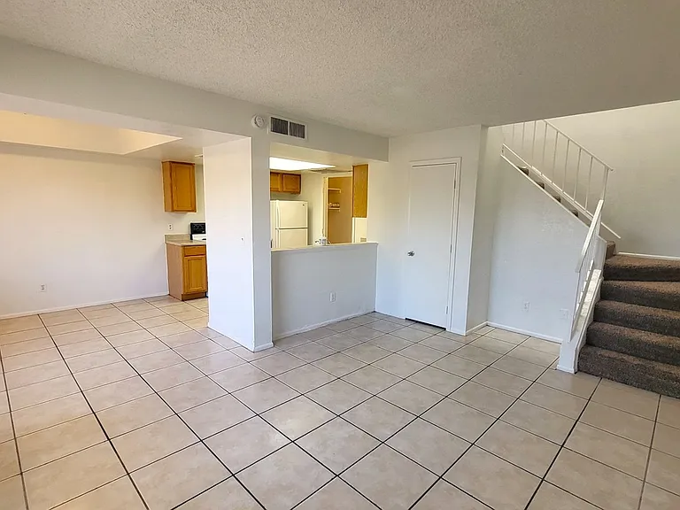 4023 S 44th St — Photo 2