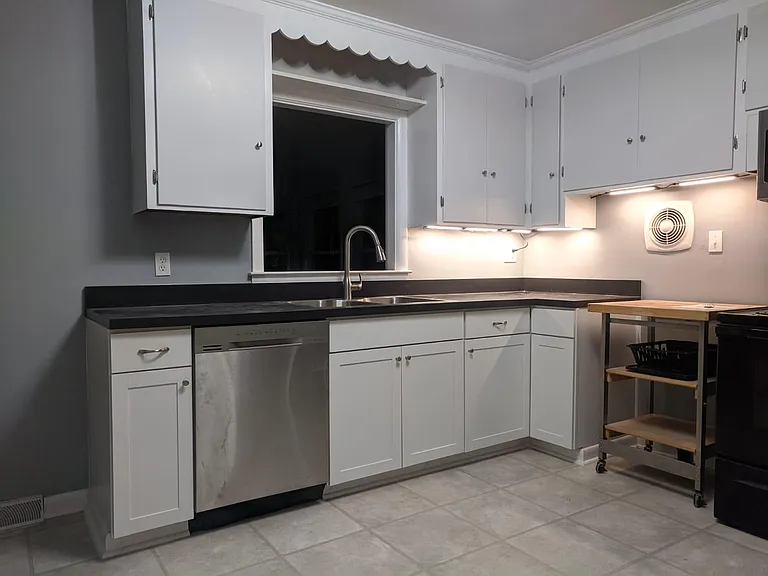 1229 Agnese St — Photo 2