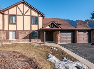 1657 Dover Ct APT B, Wheaton, IL 60189