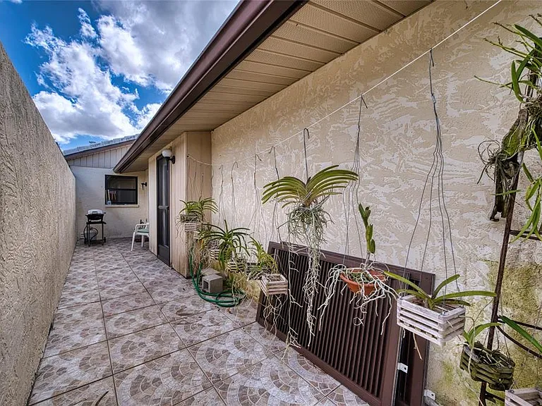 76 Sandstone Cir — Photo 18