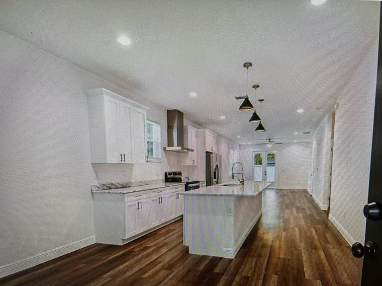 2208 E 15th Ave — Photo 3
