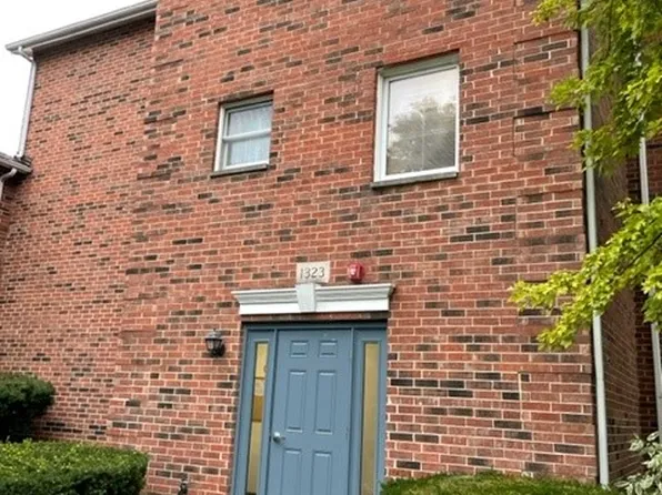 1323 Cunat Ct, Lake In The Hills, IL