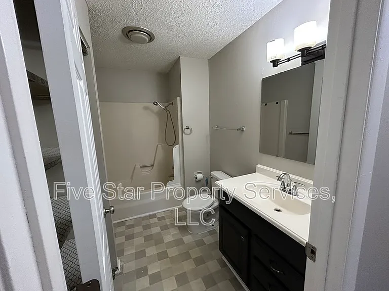 Lake Shore Apartments — Photo 5