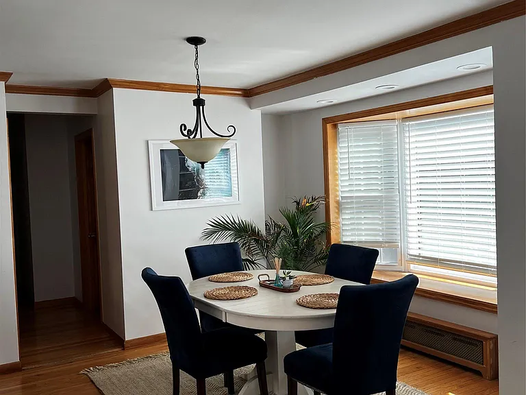 311 W Chester St — Photo 3
