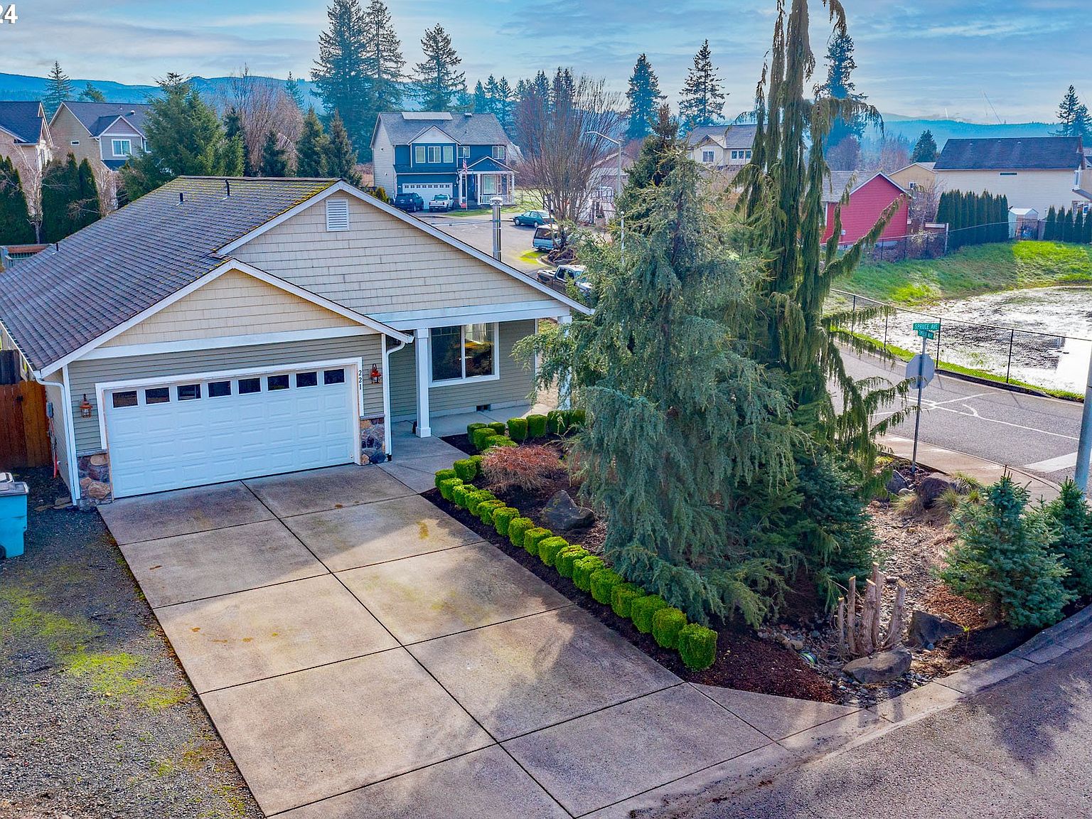 221 S Spruce Ave, Yacolt, WA 98675 Zillow