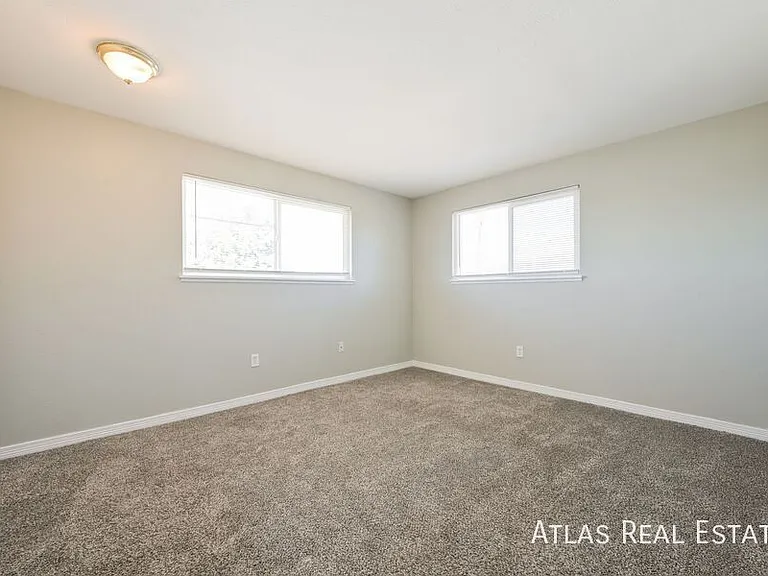 960 Bishop Ct #A — Photo 8