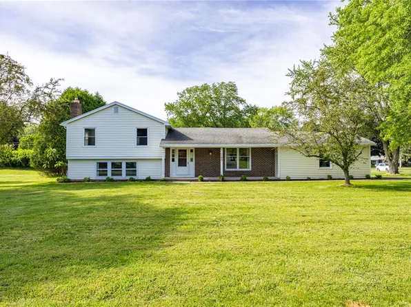 1193 Appian Dr, Webster, NY 14580