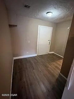 125 E Neosho St #B — Photo 8