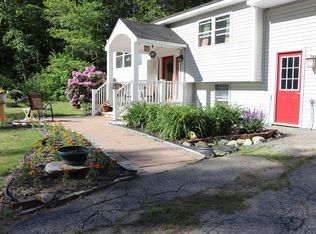 22 Vermette Ln, Springvale, ME 04083